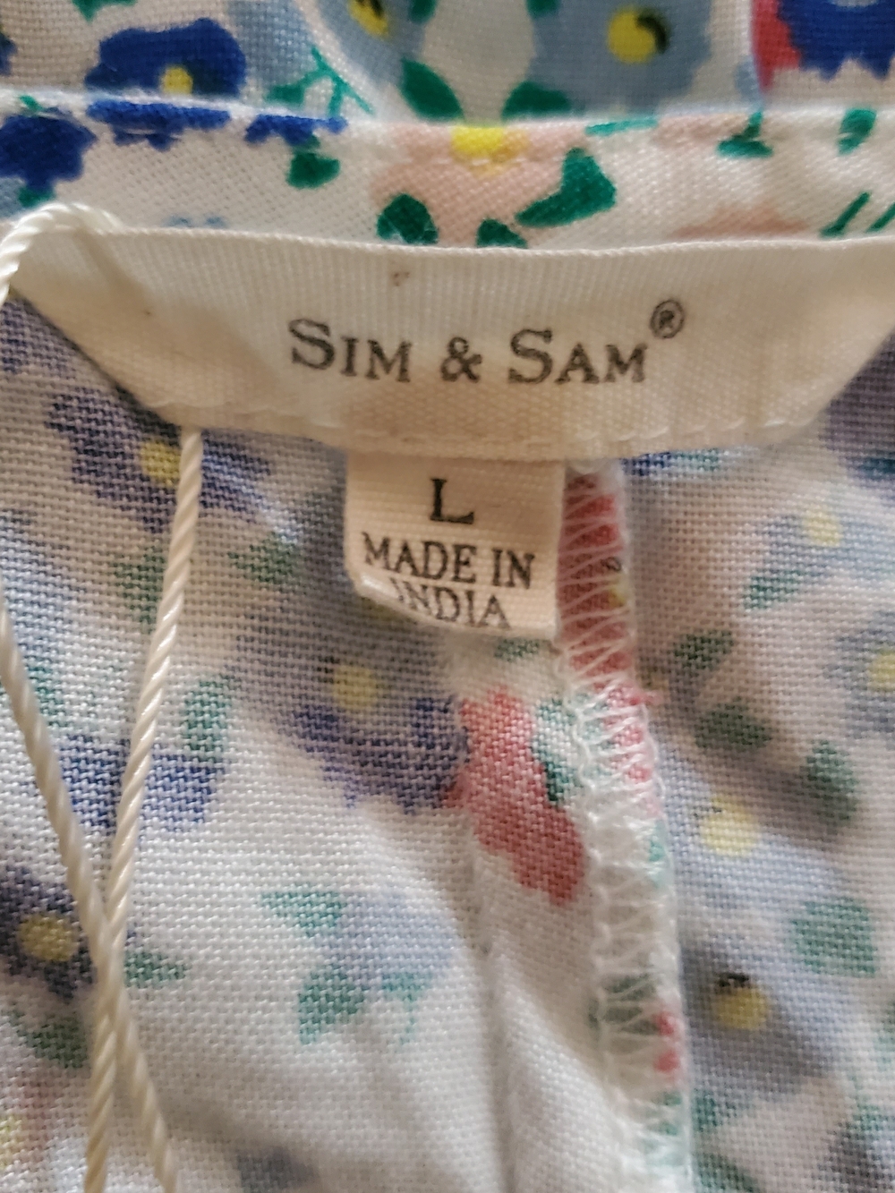 Sim & Sam Floral Tie V-neck Blouse - White with Blue & Pink Flowers Size Large - Picture 2 of 8